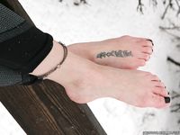 Feet - Elvira - 2011-09-01 Winter barefoot pleasure