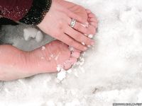 Feet - Elvira - 2011-09-01 Winter barefoot pleasure