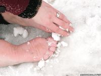 Feet - Elvira - 2011-09-01 Winter barefoot pleasure