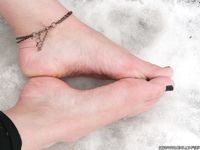 Feet - Elvira - 2011-09-01 Winter barefoot pleasure