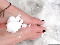 Feet - Elvira - 2011-09-01 Winter barefoot pleasure