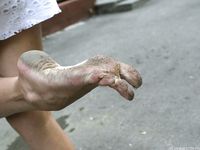 Feet - Eva - 2013-05-12 Slender blonde in white dress