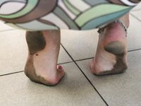 Feet - Gulnara A - 2010-11-01 Dirty feet in public