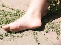 Feet - Ira A - 2007-11-26 Sunlit bare feet