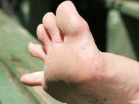 Feet - Ira A - 2007-11-26 Sunlit bare feet