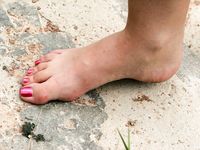 Feet - Ira A - 2007-11-26 Sunlit bare feet