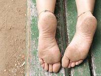 Feet - Ira A - 2007-11-26 Sunlit bare feet