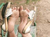 Feet - Ira A - 2007-11-26 Sunlit bare feet