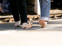 Feet - Ira B + Lena D - 2008-02-02 Long barefoot travel