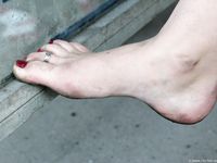 Feet - Ira C - 2011-01-27 Rest in a park