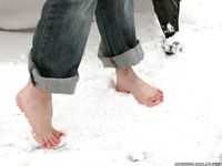 Feet - Ira E - 2013-11-11 Barefoot and happy