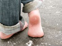 Feet - Ira E - 2013-11-11 Barefoot and happy