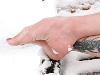 Feet - Ira E - 2013-11-11 Barefoot and happy