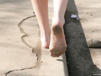 Feet - Iren - 2007-05-26 A Busy barefoot day
