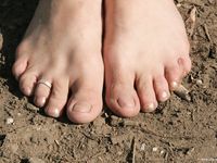Feet - Iren - 2007-05-26 A Busy barefoot day