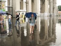 Feet - Irina - 2005-08-23 Barefoot walk under the rain