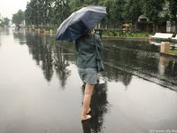 Feet - Irina - 2005-08-23 Barefoot walk under the rain