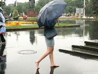 Feet - Irina - 2005-08-23 Barefoot walk under the rain