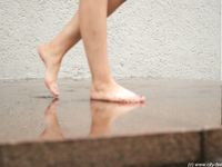 Feet - Irina - 2005-08-23 Barefoot walk under the rain