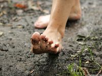 Feet - Irina - 2005-08-23 Barefoot walk under the rain