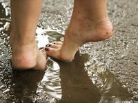 Feet - Irina - 2005-08-23 Barefoot walk under the rain