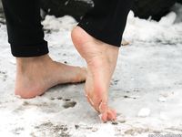 Feet - Irina A - 2015-08-27 Barefoot in the winter city