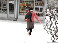 Feet - Irina A - 2015-08-27 Barefoot in the winter city