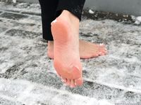 Feet - Irina A - 2015-08-27 Barefoot in the winter city