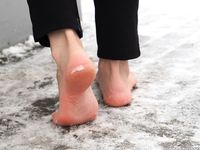 Feet - Irina A - 2015-08-27 Barefoot in the winter city
