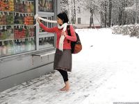 Feet - Irina A - 2015-08-27 Barefoot in the winter city