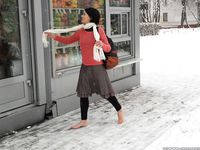 Feet - Irina A - 2015-08-27 Barefoot in the winter city