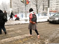 Feet - Irina A - 2015-08-27 Barefoot in the winter city