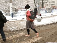 Feet - Irina A - 2015-08-27 Barefoot in the winter city