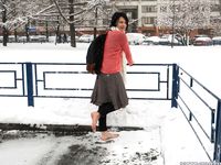 Feet - Irina A - 2015-08-27 Barefoot in the winter city