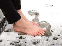 Feet - Irina A - 2015-08-27 Barefoot in the winter city