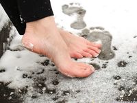 Feet - Irina A - 2015-08-27 Barefoot in the winter city