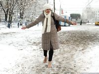 Feet - Irina A - 2015-08-27 Barefoot in the winter city
