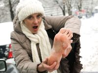 Feet - Irina A - 2015-08-27 Barefoot in the winter city
