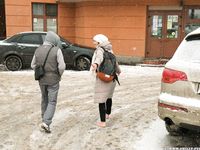 Feet - Irina A - 2015-08-27 Barefoot in the winter city