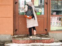 Feet - Irina A - 2015-08-27 Barefoot in the winter city