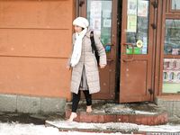 Feet - Irina A - 2015-08-27 Barefoot in the winter city