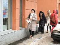 Feet - Irina A - 2015-08-27 Barefoot in the winter city