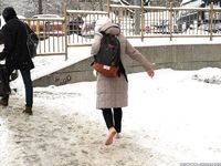 Feet - Irina A - 2015-08-27 Barefoot in the winter city