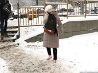 Feet - Irina A - 2015-08-27 Barefoot in the winter city