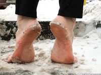 Feet - Irina A - 2015-08-27 Barefoot in the winter city