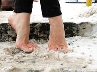 Feet - Irina A - 2015-08-27 Barefoot in the winter city