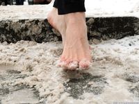 Feet - Irina A - 2015-08-27 Barefoot in the winter city
