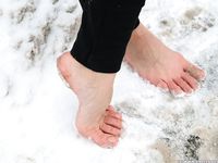 Feet - Irina A - 2015-08-27 Barefoot in the winter city