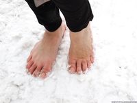 Feet - Irina A - 2015-08-27 Barefoot in the winter city