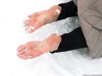 Feet - Irina A - 2015-08-27 Barefoot in the winter city